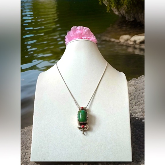 Vintage & Hand Carved Auspicious Floral Pattern Tibetan Green Turquoise Pendant - Picture 9 of 10